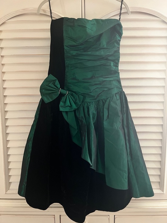 Jessica Mcclintock For Gunne Sax Dresses & Skirts - Rare Vintage Gunne Sax Emerald Green and Black Party Dress with Decorative Bow